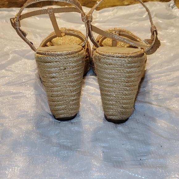 Sparkly Gold Wedges Size 9 - Picture 3 of 8